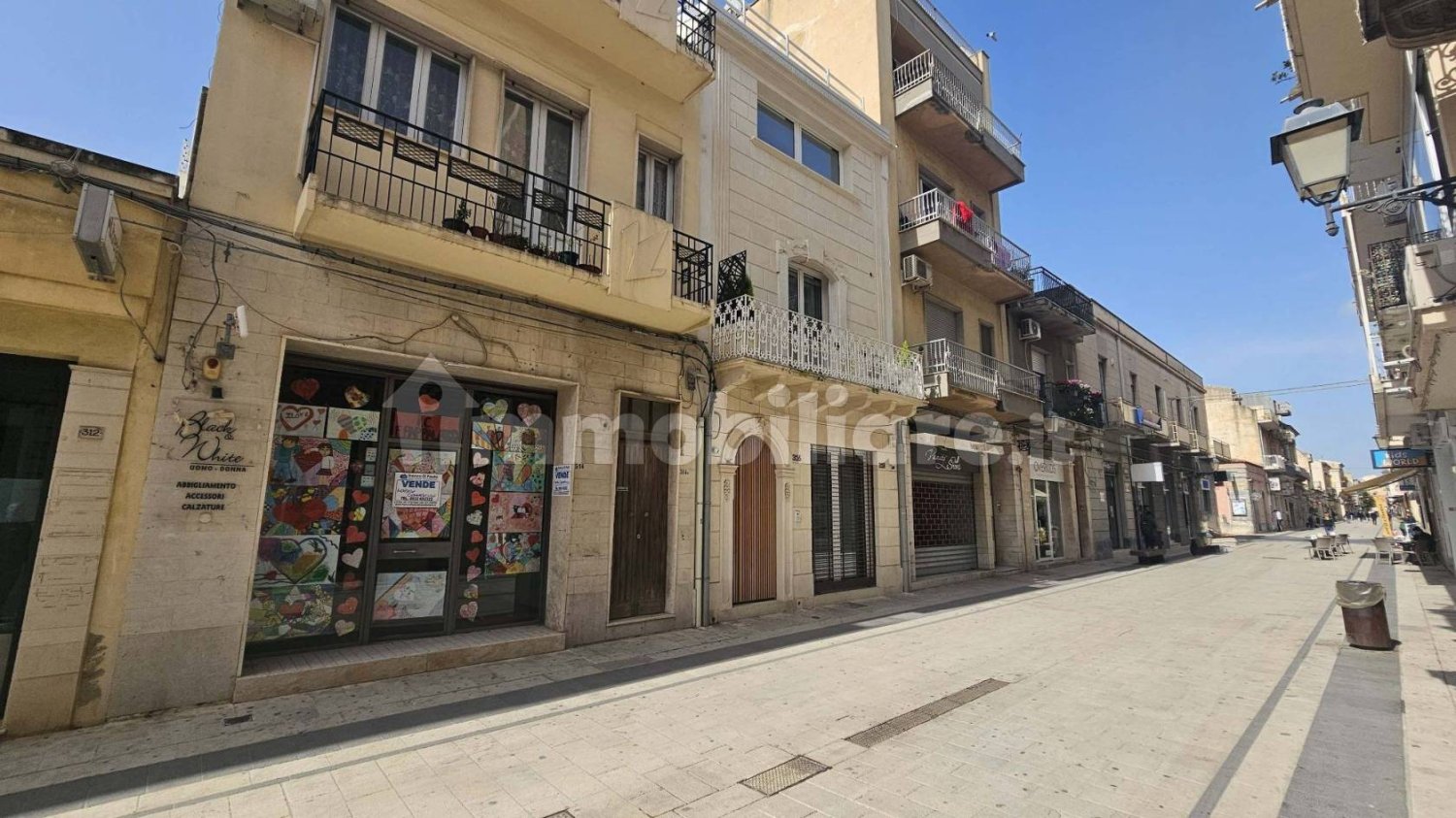 1-Zimmer Gewerbliche Immobilie in Vittoria, Italy, Nr. 51710