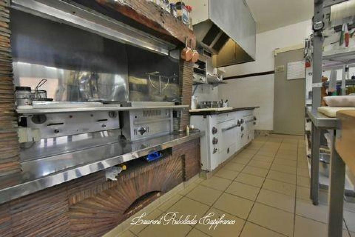 440m² Office in Agen, France No. 18089