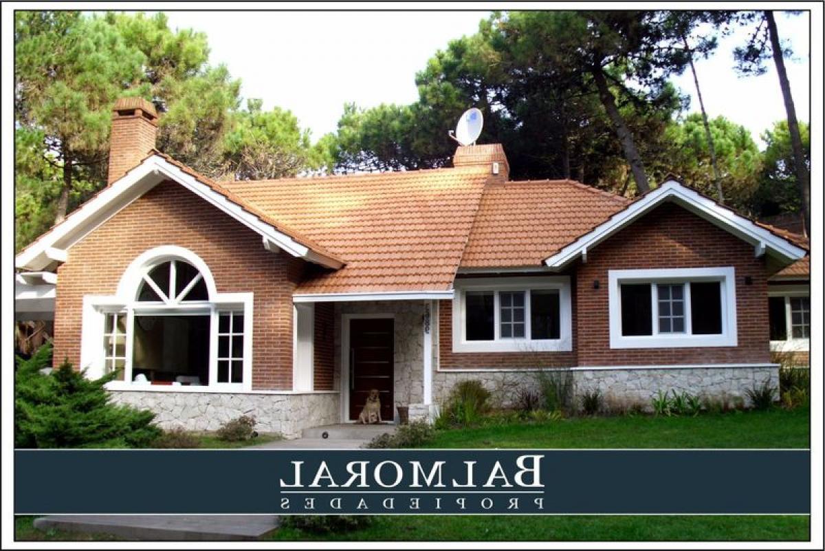 3 bedrooms House in Mar del Plata, Argentina No. 95044