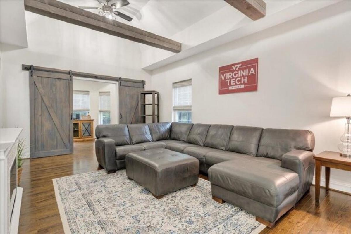 5 bedrooms House in Blacksburg, USA No. 381912