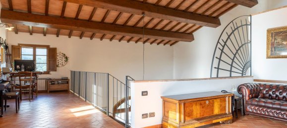 Casa de 8 divisões em Volterra, Italy N.º 61387 46