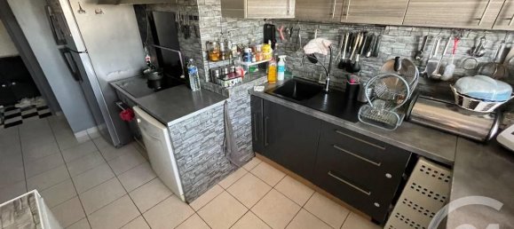 4 bedrooms Apartment in Venissieux, France No. 279772 2