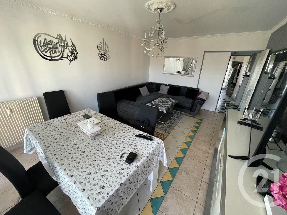 4 bedrooms Apartment in Venissieux, France No. 279772