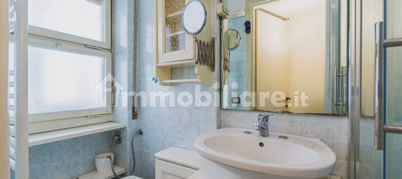 Apartamento de 4 dormitorios en Rome, Italy No. 60708 4
