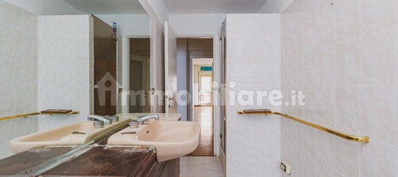 Apartamento de 4 dormitorios en Rome, Italy No. 60708 3