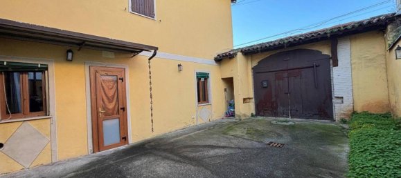 3 rooms Apartment in Carpenedolo, Italy No. 33223 3