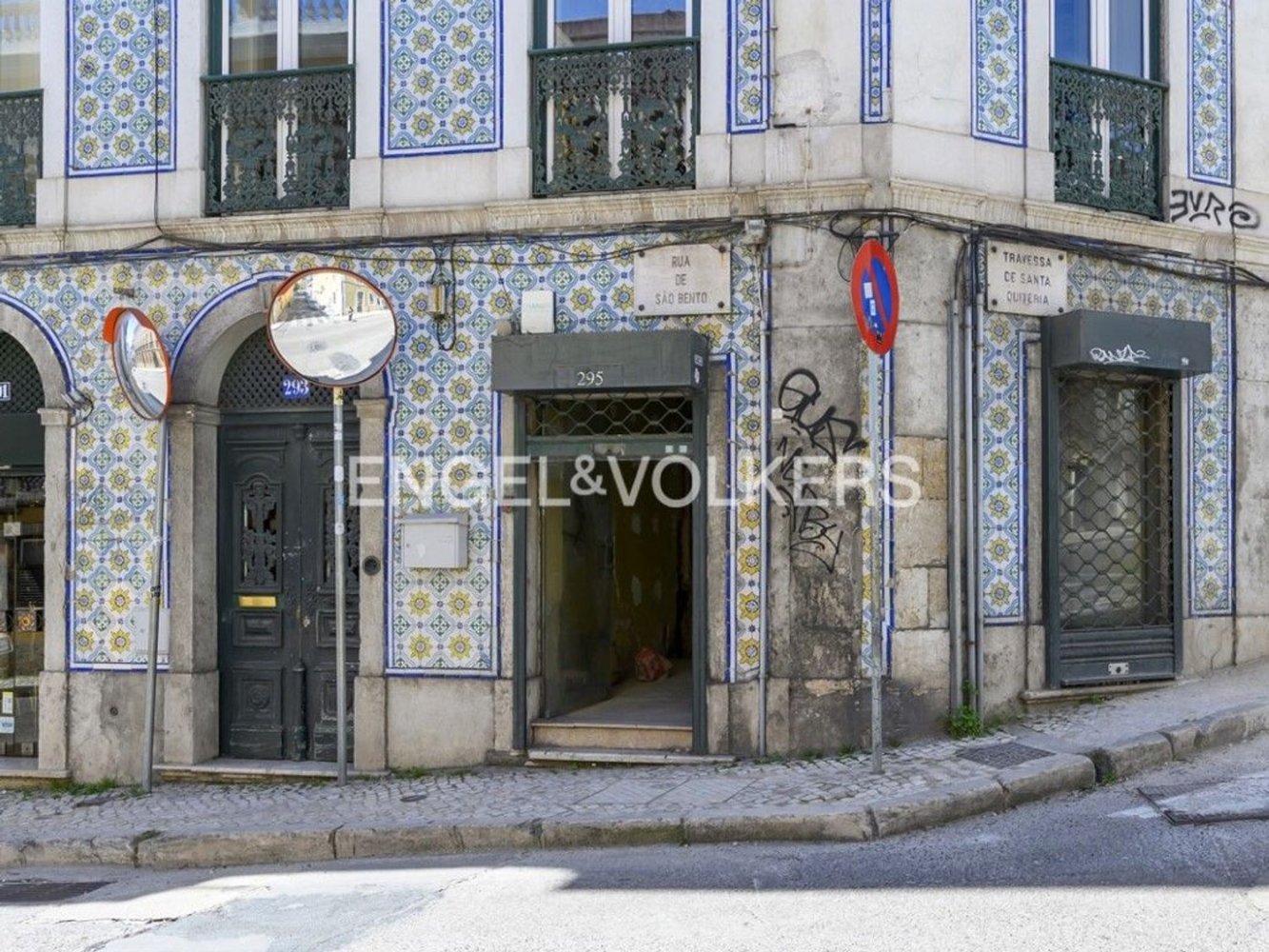39m² Commercial property in Lisbon, Portugal No. 12919