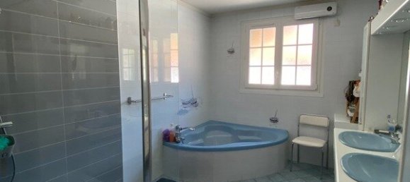 5 bedrooms House in Charente, France No. 303994 9