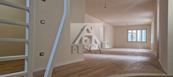 5 bedrooms Apartment in Lucca, Italy No. 314815 4