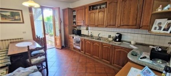 8 rooms House in Scandicci, Italy No. 18134 6