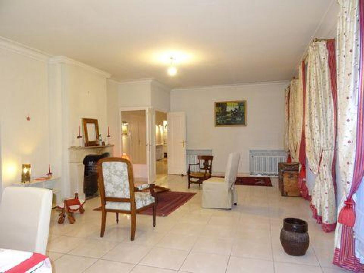 6 bedrooms House in Le Mans, France No. 26545