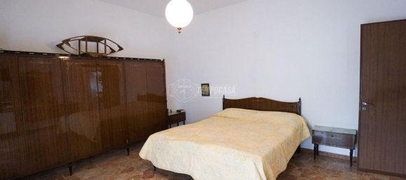 5 rooms Apartment in Reggio Emilia, Italy No. 162452 10