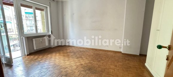 Apartamento T2 em Genoa, Italy N.º 372866 32
