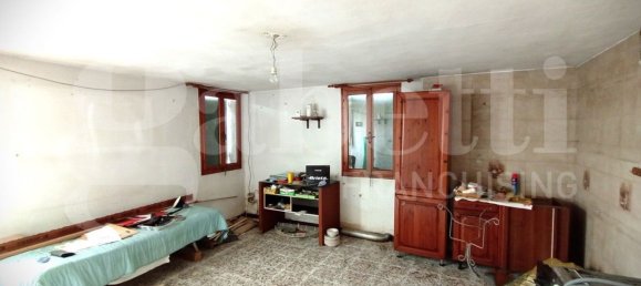 7 rooms House in Pettorazza Grimani, Italy No. 74000 4