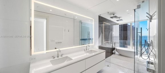 4 dormitorios propiedad comercial en venta en Miami, Miami-Dade, Florida, USA № 614984 2