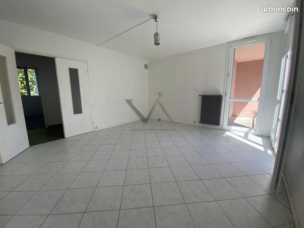 Apartamento de 2 dormitorios en Montelimar, France No. 302995