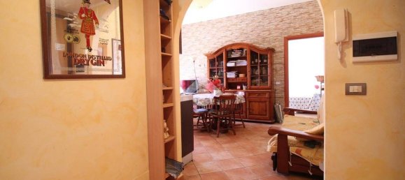 3 Schlafzimmer Wohnung in Pomezia, Italy, Nr. 375444 7