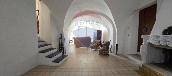 Дом с 13 комнатами в Буккьянико, Италия № 102514 28