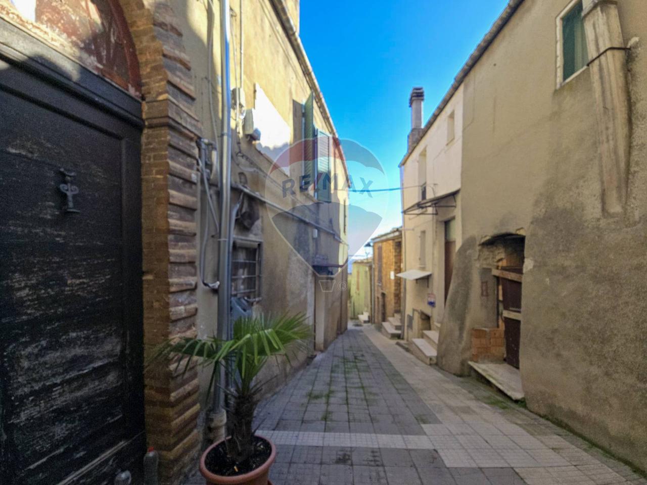 Дом с 13 комнатами в Буккьянико, Италия № 102514