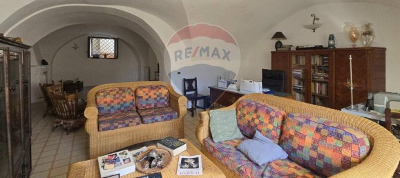 Дом с 13 комнатами в Буккьянико, Италия № 102514 34