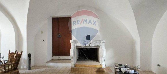 Дом с 13 комнатами в Буккьянико, Италия № 102514 30