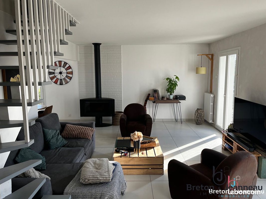 5 bedrooms House in Mayenne, France No. 362523