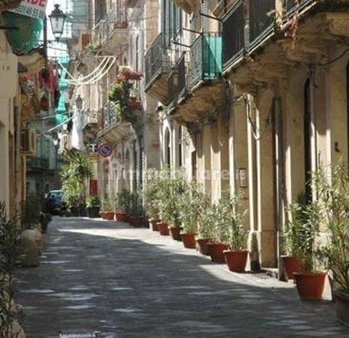  عقار تجاري في Syracuse, Italy 70متر مربع رقم 247432