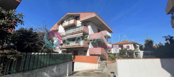 Квартира с 3 комнатами в Читта Сант Анджело, Италия № 150613 17