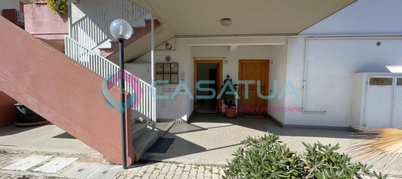 Квартира с 3 комнатами в Читта Сант Анджело, Италия № 150613 16