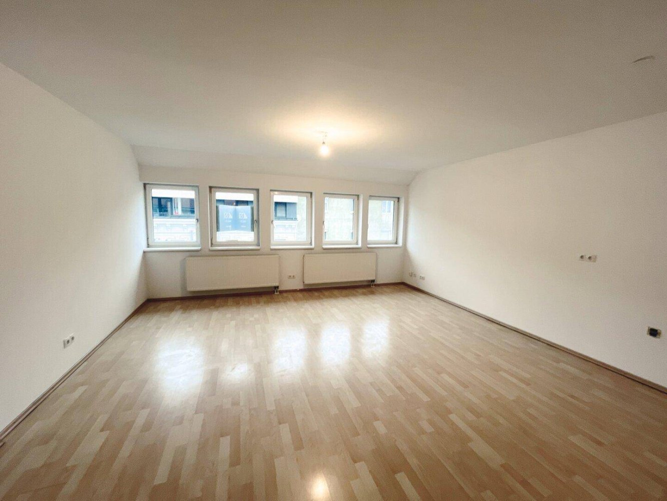 4غرفة منزل ذو طابقين في Favoriten, Austria رقم 215786