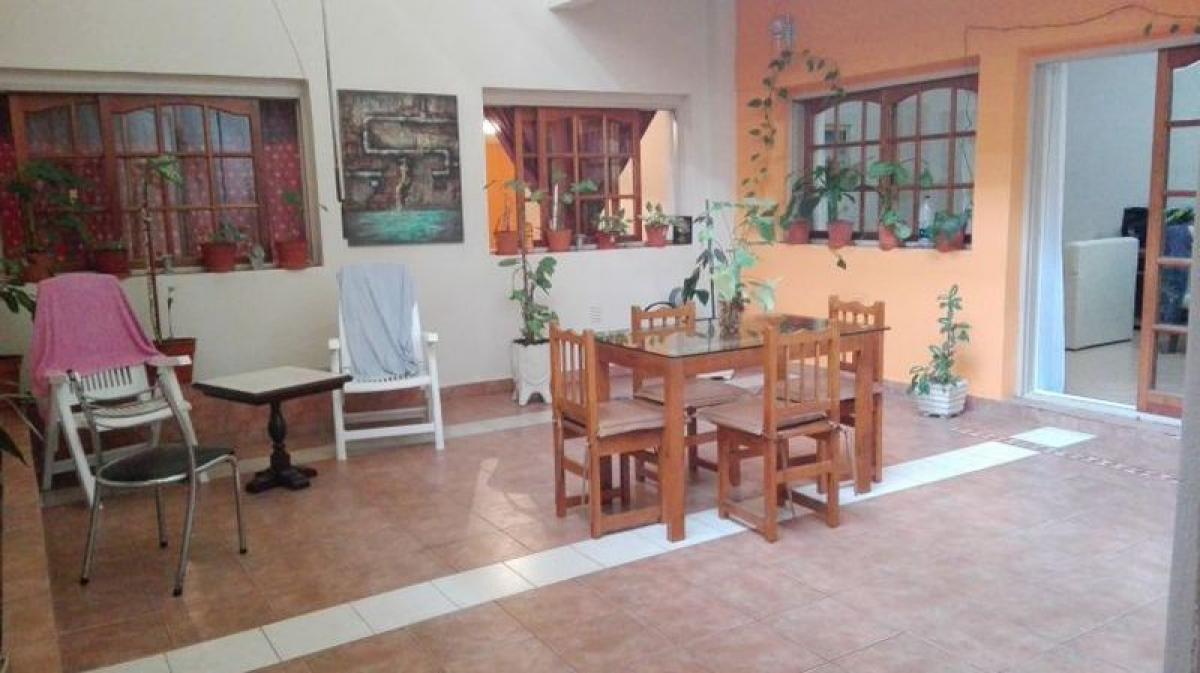 5 bedrooms House in Buenos Aires, Argentina No. 100974