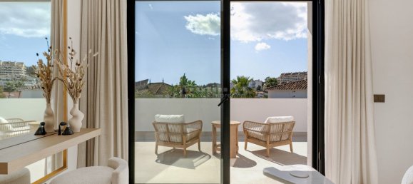 5 bedrooms Villa in Marbella, Spain No. 122950 18