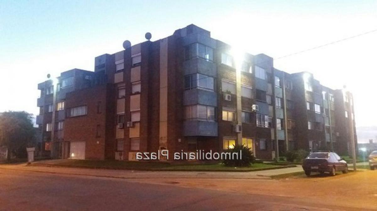 3 bedrooms Apartment in Canelones, Uruguay No. 9310