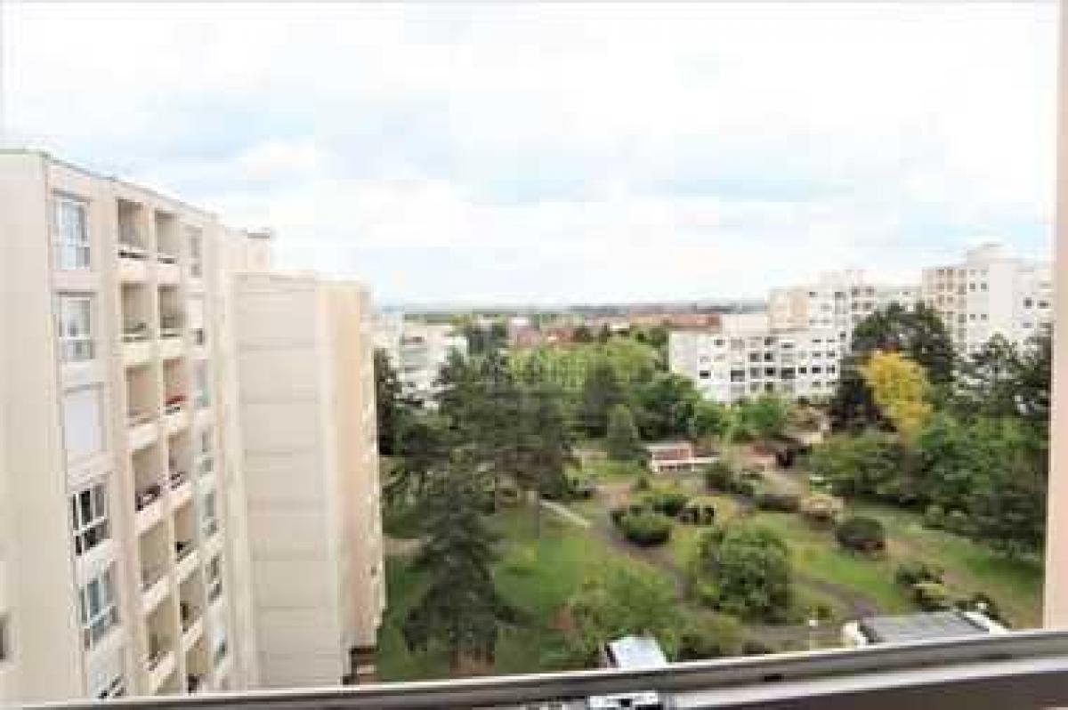 3 bedrooms Condo in Chatou, France No. 32962