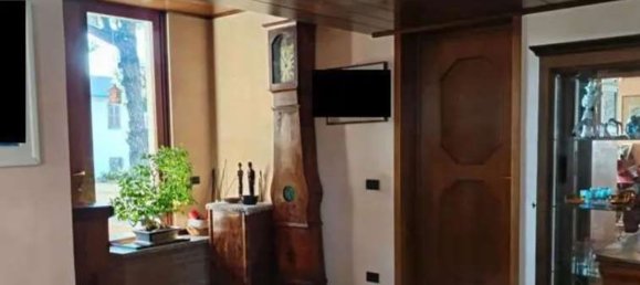 Casa de 8 habitaciónes en Robecchetto con Induno, Italy No. 284695 2