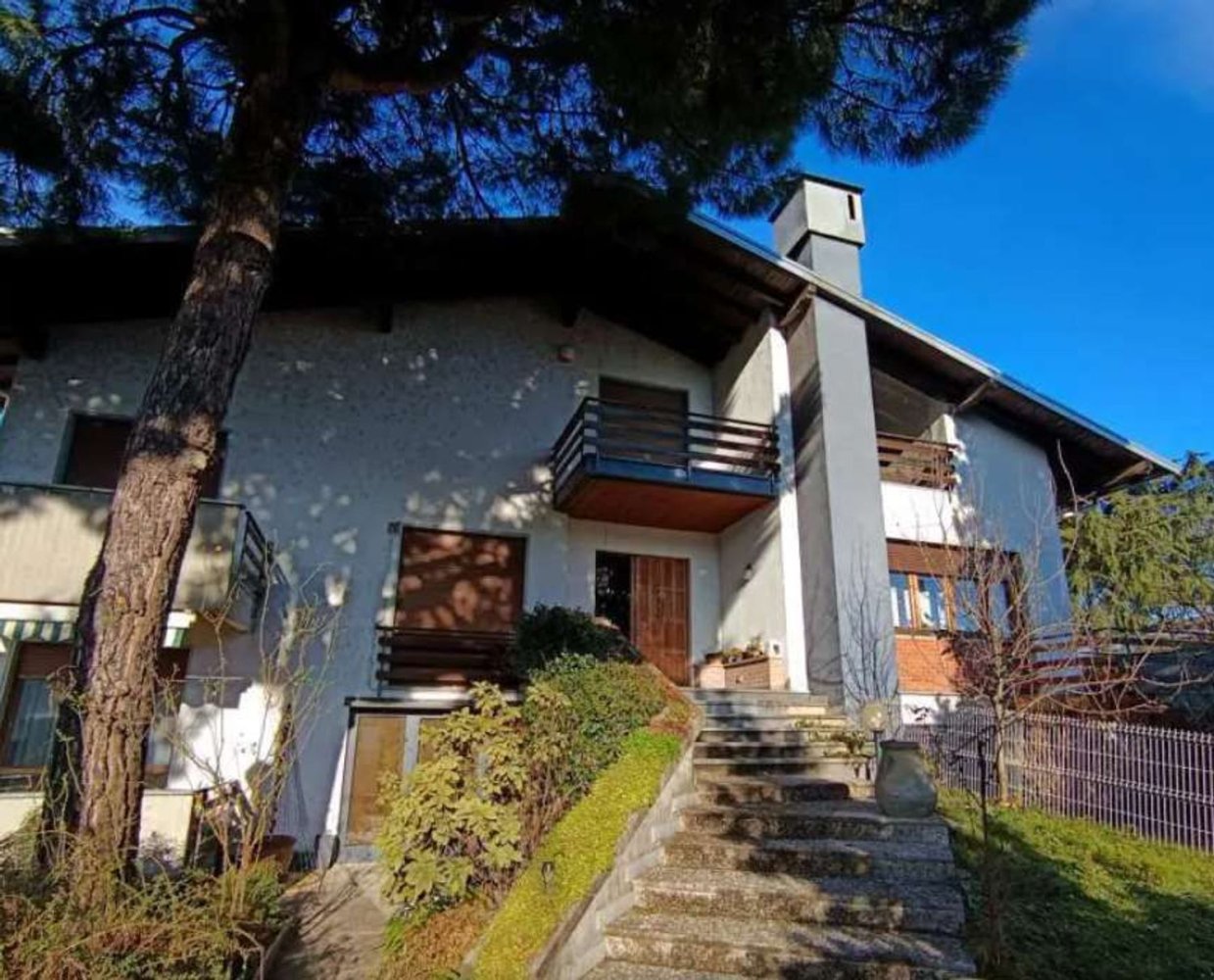 Casa de 8 habitaciónes en Robecchetto con Induno, Italy No. 284695