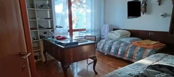 Casa de 8 habitaciónes en Robecchetto con Induno, Italy No. 284695 6