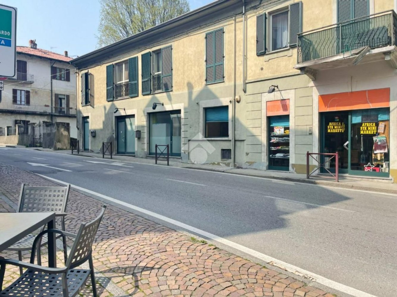  عقار تجاري في Ivrea, Italy 66متر مربع رقم 62464