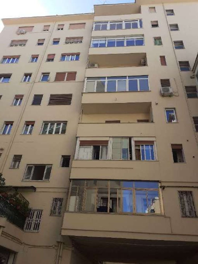 Квартира с 4 комнатами в Неаполь, Италия № 10962