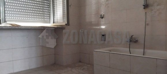 3 rooms Apartment in Lonate Pozzolo, Italy No. 334158 22
