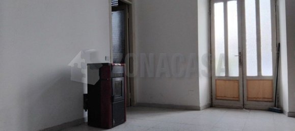 3 rooms Apartment in Lonate Pozzolo, Italy No. 334158 7