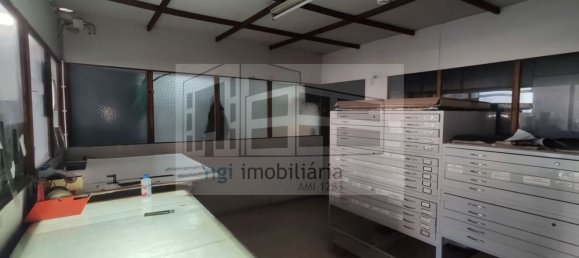 439m² Commercial property in Odivelas, Portugal No. 94527 9