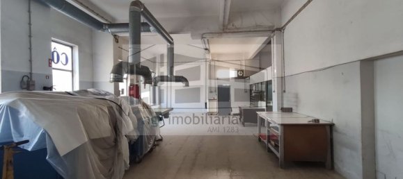 439m² Commercial property in Odivelas, Portugal No. 94527 5