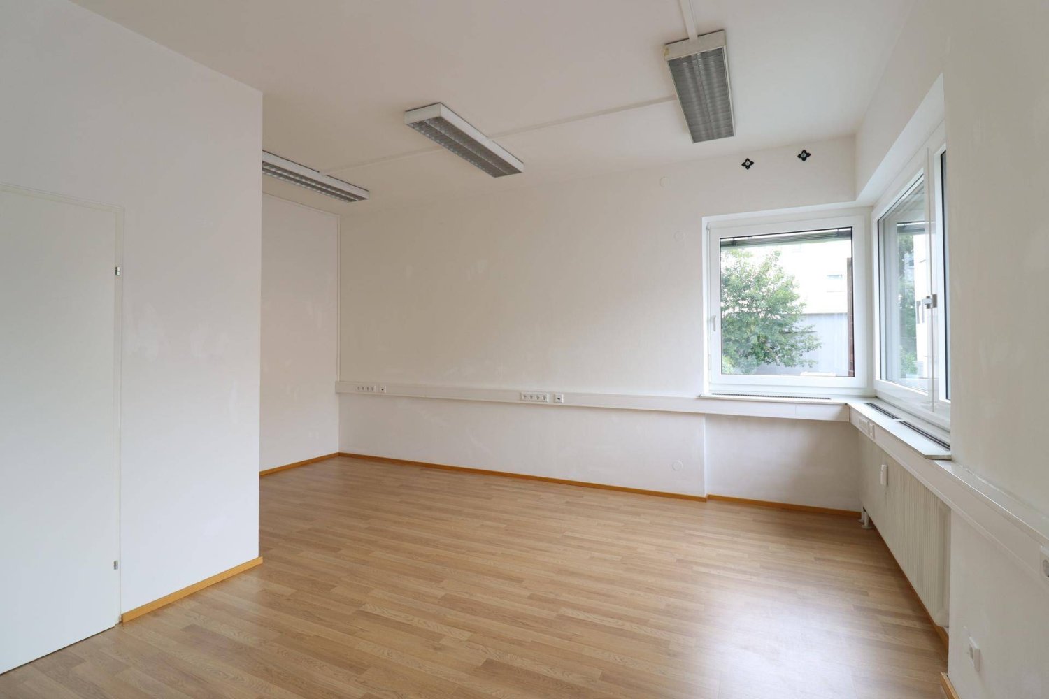 Oficina en Salzburg, Austria 35 m² No. 241411