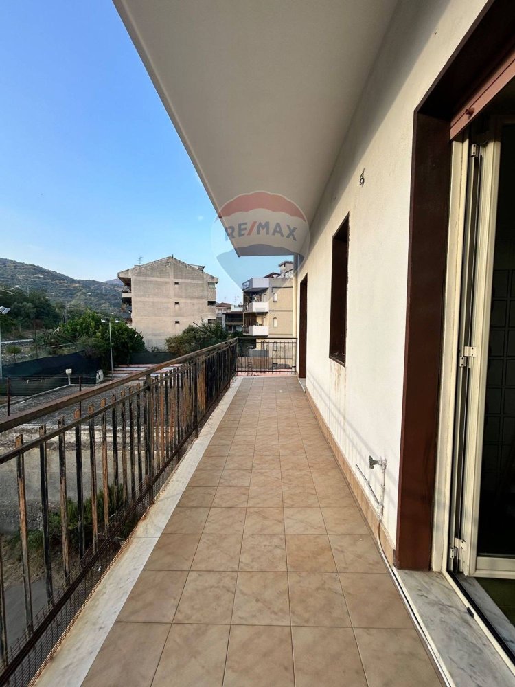 Apartamento T4 em Nizza di Sicilia, Italy N.º 314569