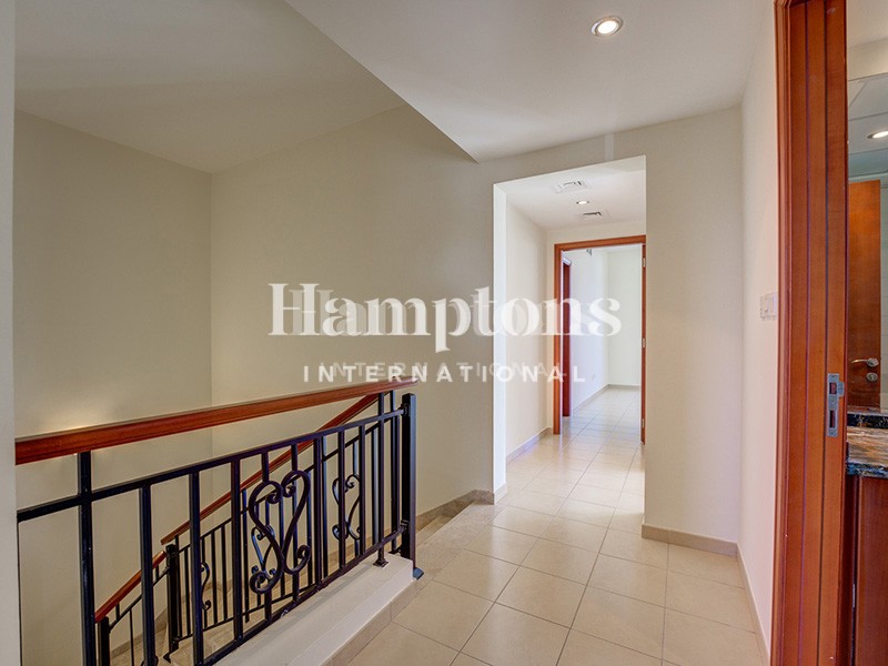 4 bedrooms Villa for rent in The Lakes, Dubai, UAE № 197119