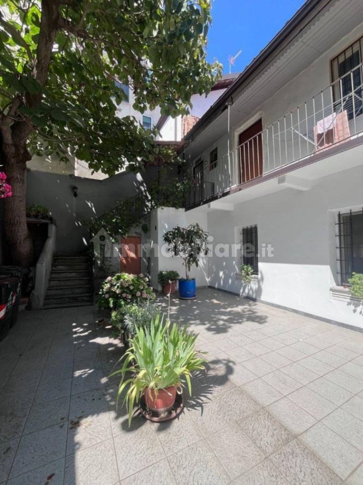 1 bedroom Apartment in Turin, Italy No. 318294