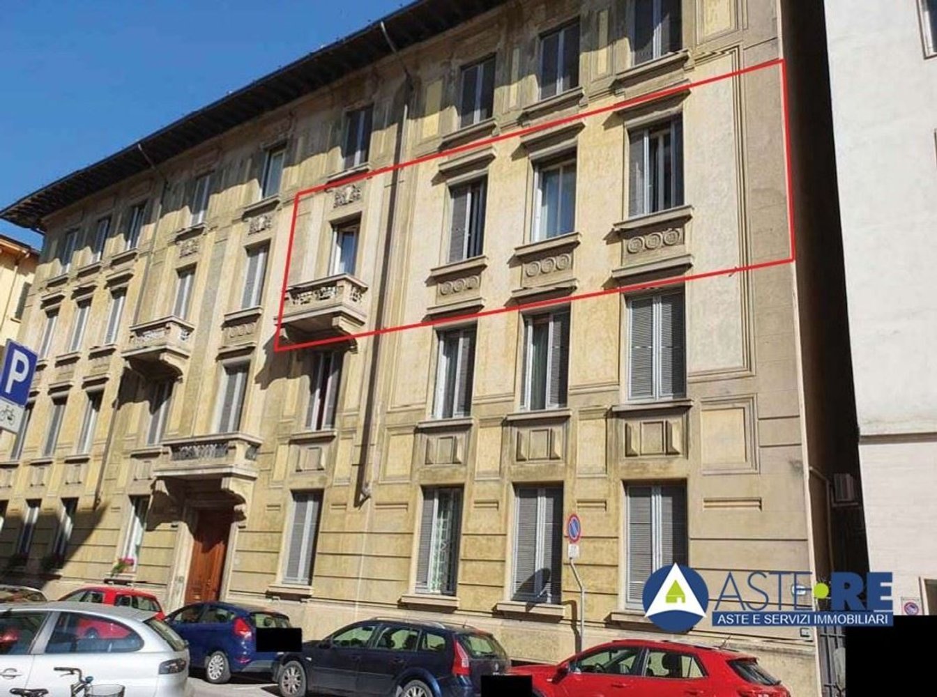 7 rooms Apartment in Florence, Italy No. 194925