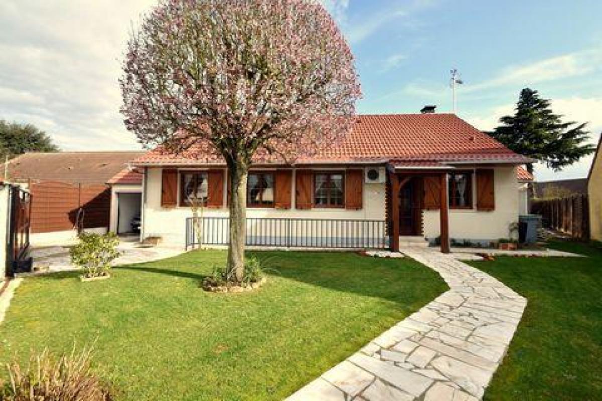 4 bedrooms House in Angerville, France No. 4268
