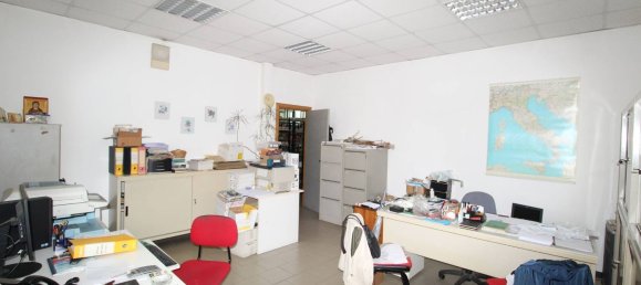 2-Zimmer Gewerbliche Immobilie in San Benedetto del Tronto, Italy, Nr. 176621 4